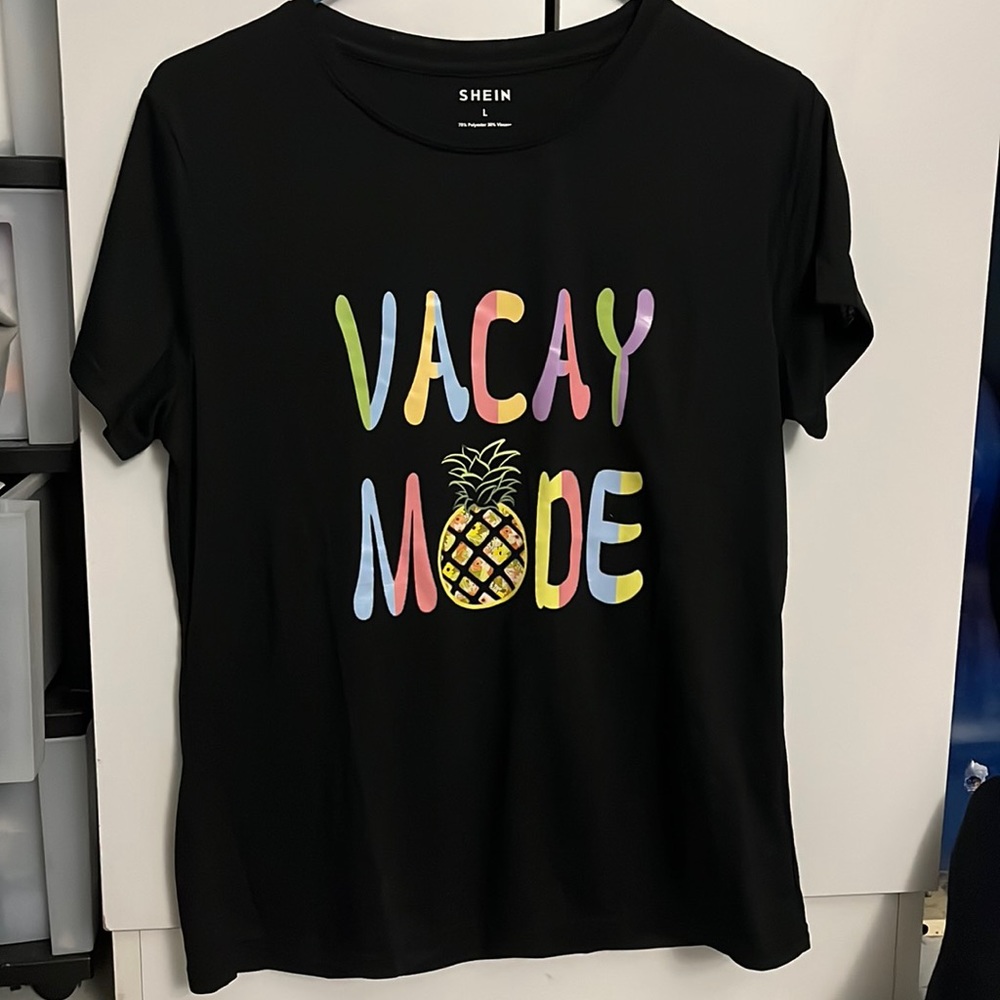 NWOT Shein Fun Vacation T-Shirt (Size L)